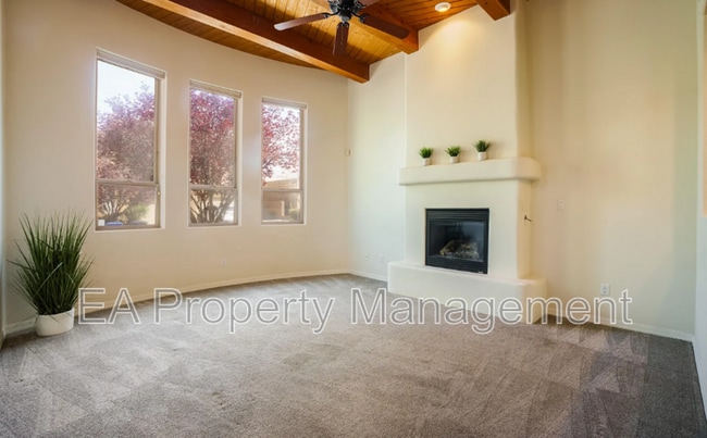 Building Photo - 8736 Desert Fox Way NE