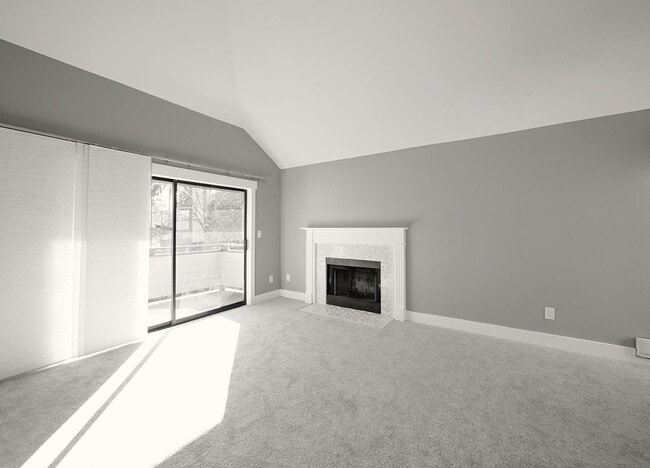 Building Photo - Updated Condo Available for Rent!