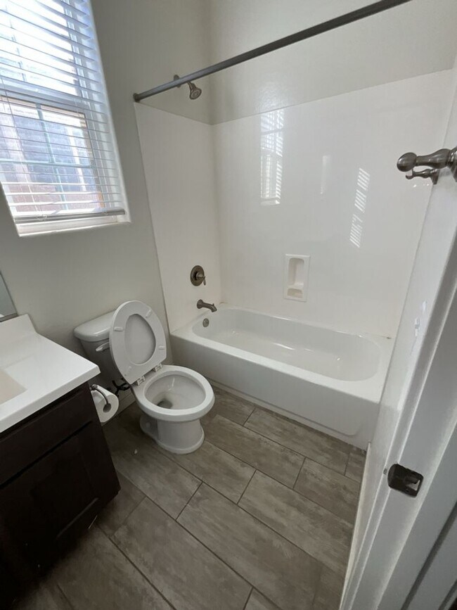 Building Photo - 10155 E Naranja Ave