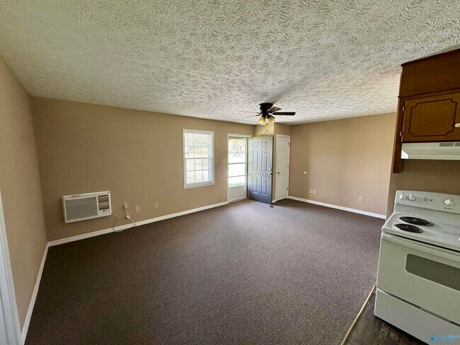 Building Photo - 16467 Hampton Ln