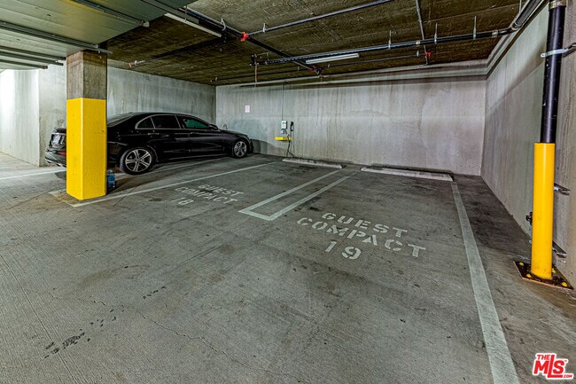 Building Photo - 1101 S Harvard Blvd