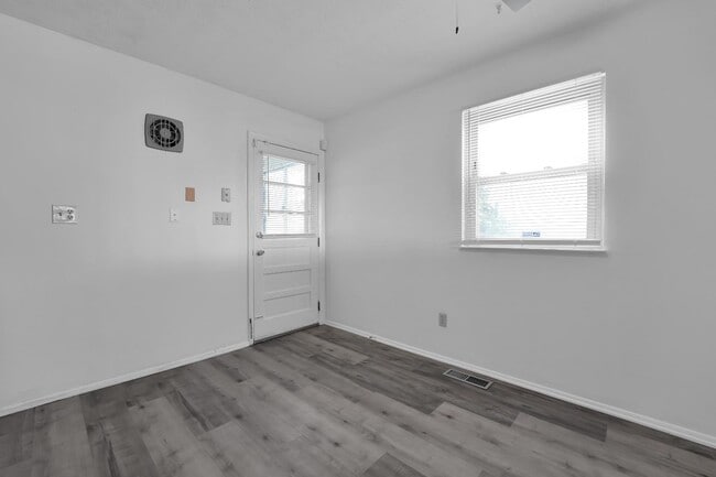 Building Photo - 3384 Norwalk Rd