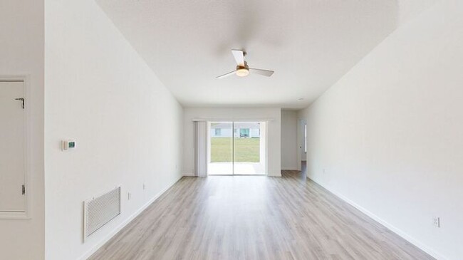 Building Photo - STUNNINING BRAND NEW HOME 4/2 *** $1000 of...