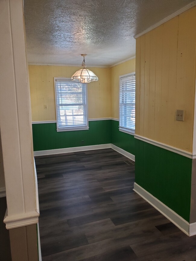 Dining Area - 1305 Hoke St