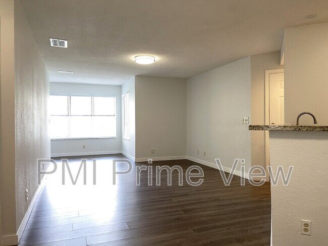 Building Photo - 3410 Pinewalk Dr N