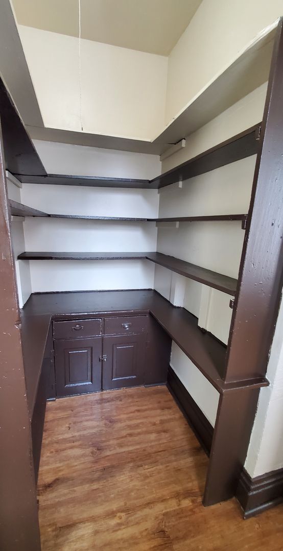 Building Photo - Remodeled & Spacious 4 Bedroom Lower Duplex in Walker's Point!