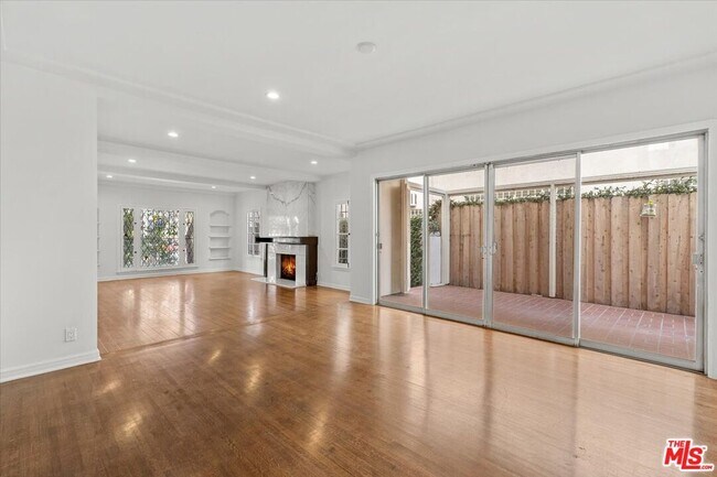 Building Photo - 203 S Detroit St