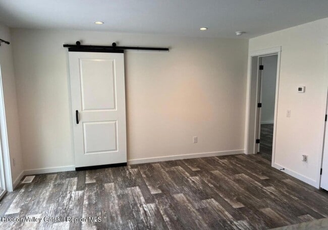 Building Photo - 37 Van Dyck St