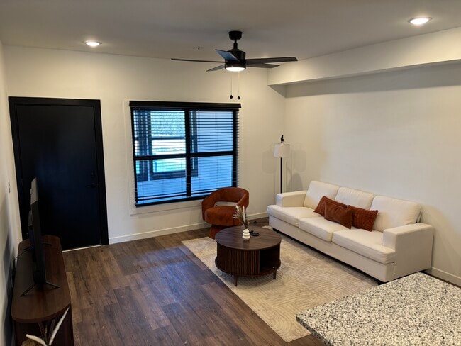 Building Photo - Phoenix Cinder