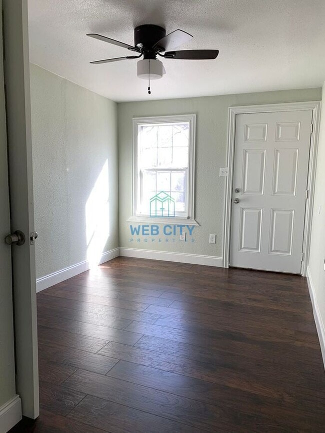 Building Photo - 4530 Corregidor St