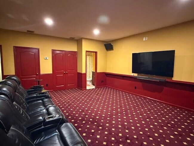 Building Photo - 2401 Goldenrod Wy