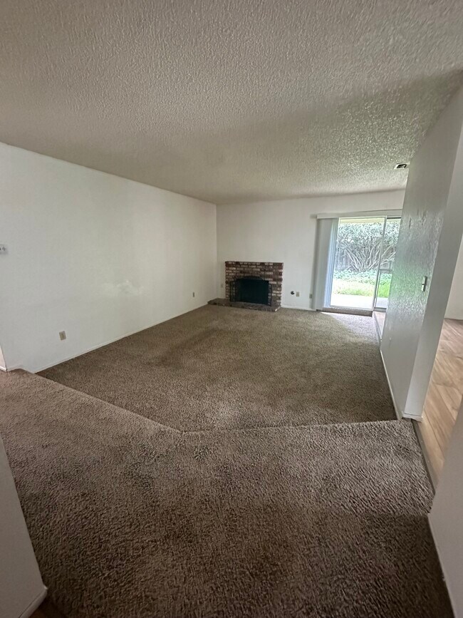 Building Photo - 2521 Casita Dr
