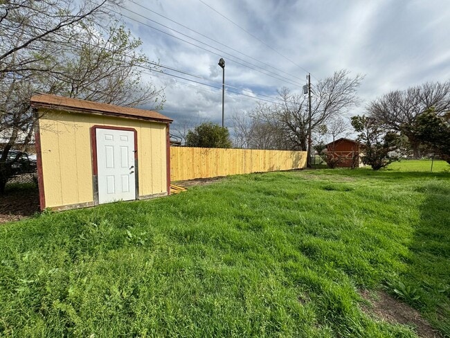 Building Photo - 1402 Hammond Dr