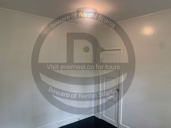 Building Photo - 1325 Sloan Ave