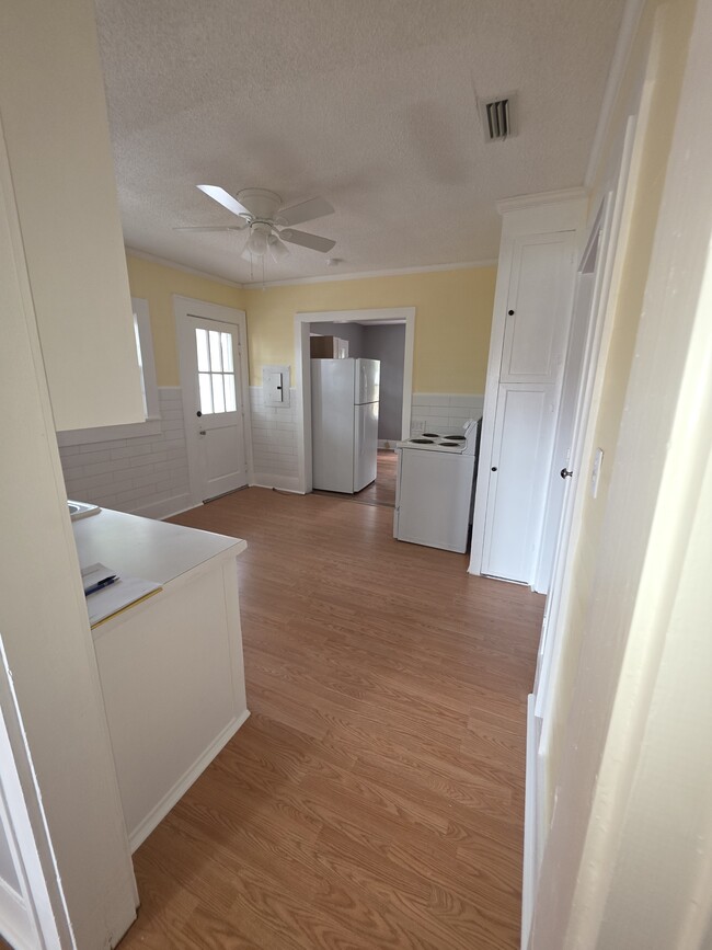 Building Photo - 705 E Water Ave