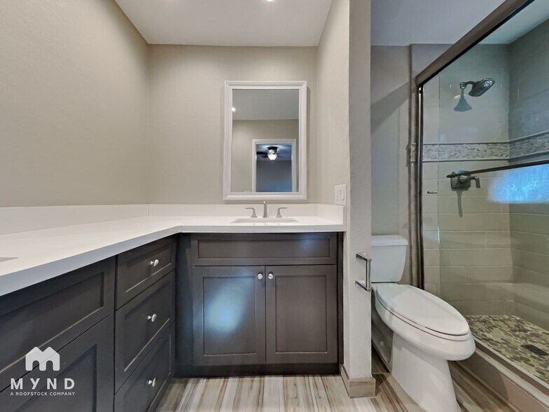 Building Photo - 15811 E Richwood Ave