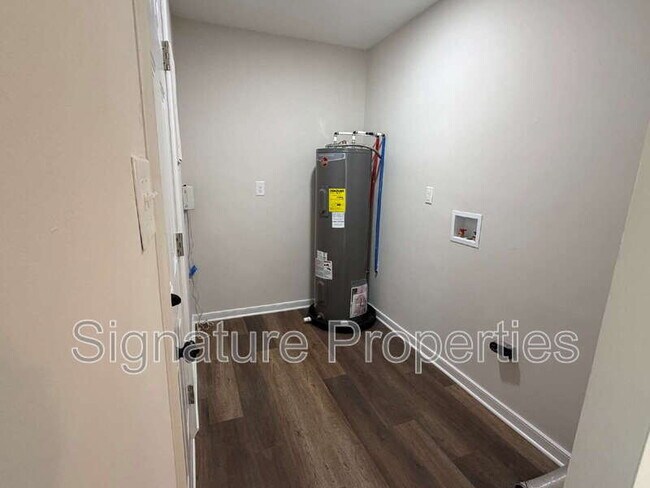 Building Photo - 339 E Jerald St