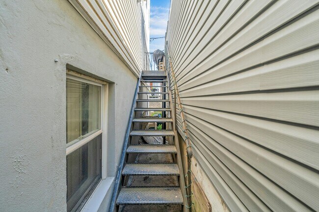 Building Photo - 6410 Madison St
