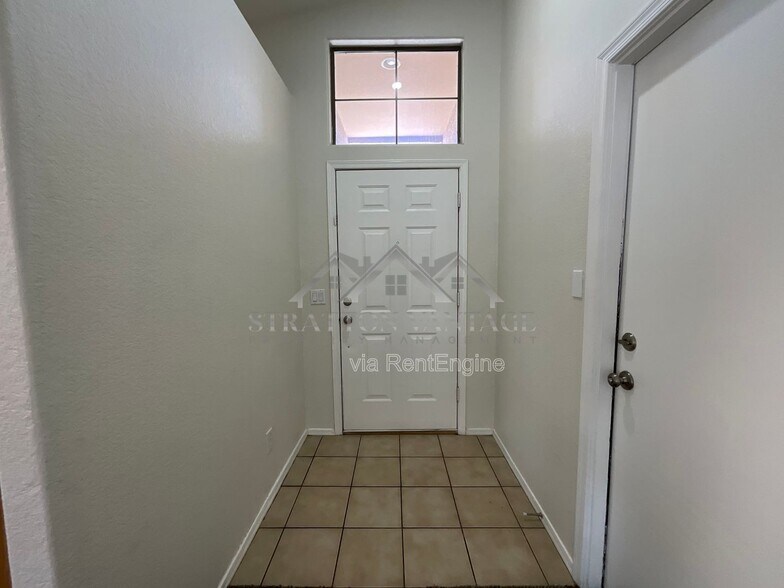 Building Photo - 3521 E Juanita Ave