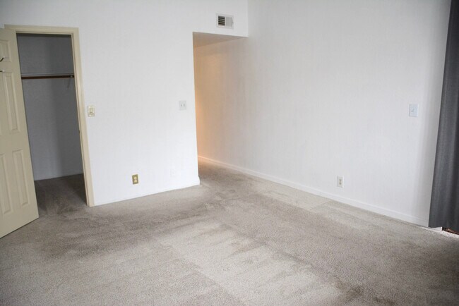 Building Photo - 2101 E 21ST St