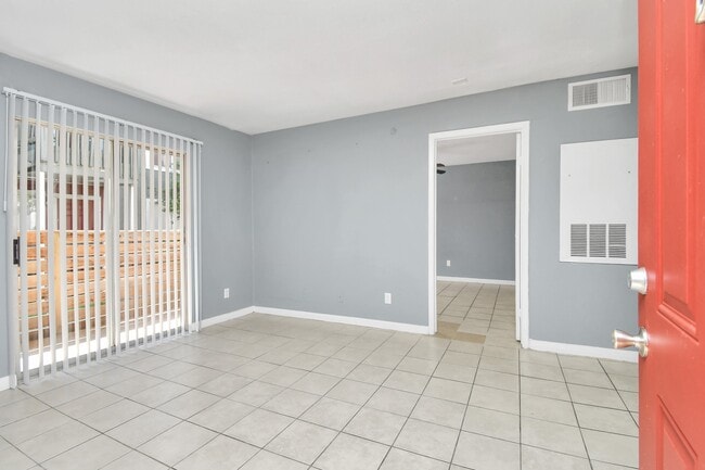 Building Photo - 5959 Bonhomme Rd