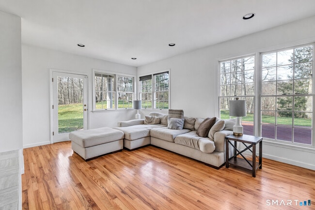 Building Photo - 553 Judd Rd