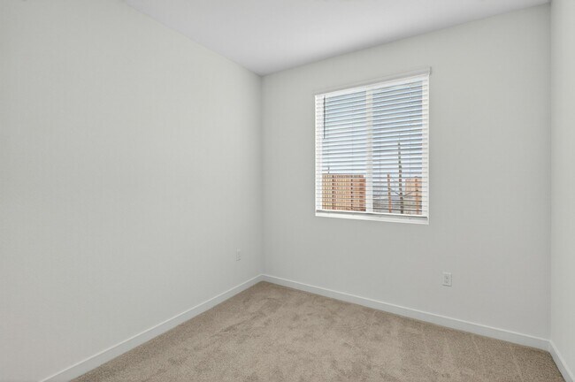 Building Photo - 56 Daytona Ct