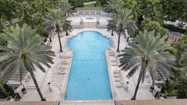 Building Photo - 10337 Trianon Pl