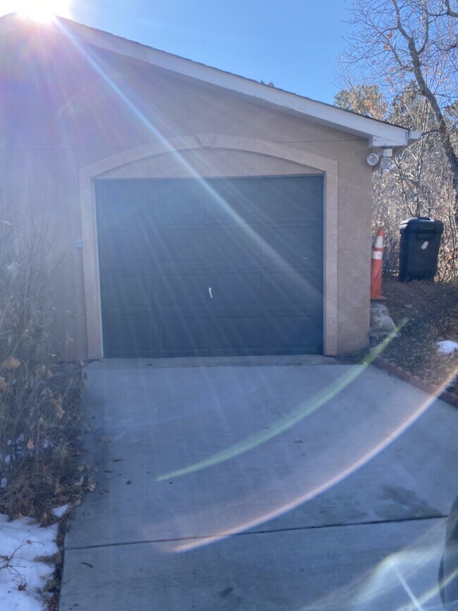 Building Photo - 3 bedroom - Hartsock