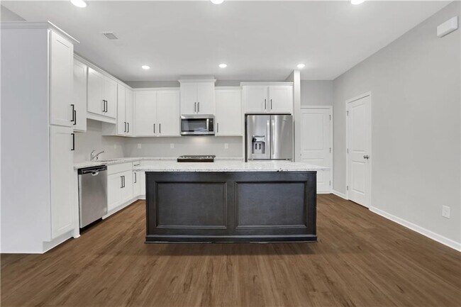 Building Photo - 1954 Sanford Dr