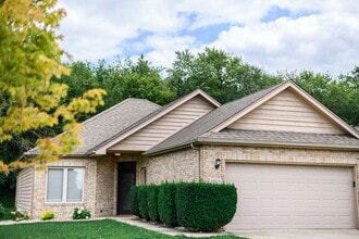 Building Photo - 2 bed 2 bath Ranch Townhouse in Winfield