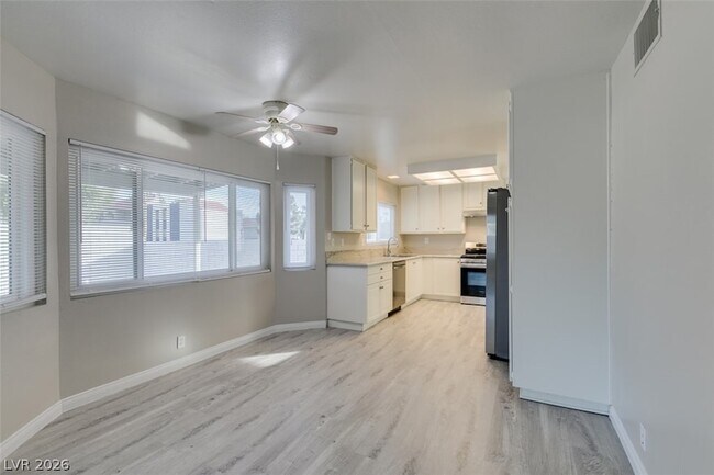 Building Photo - 2340 Belvedere Dr