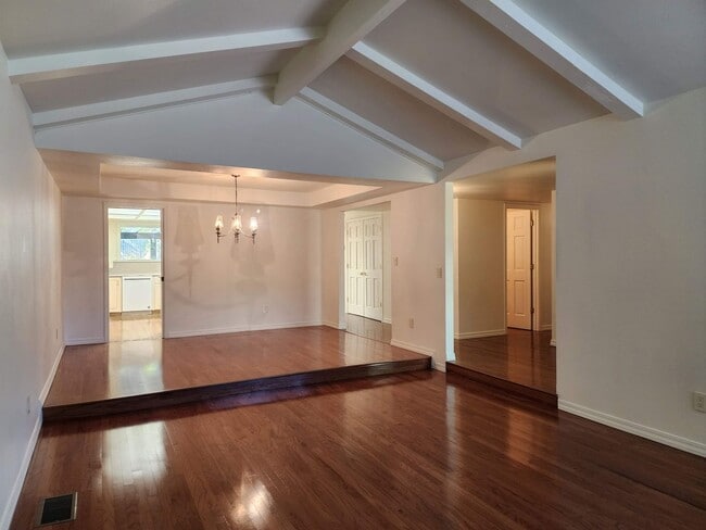 Building Photo - 4 bedroom home off of Mayberry Dr in Reno