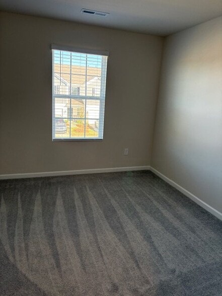Building Photo - 124 Plumtree Ct