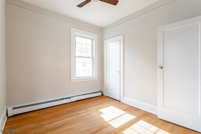 Building Photo - 842 Pennington St