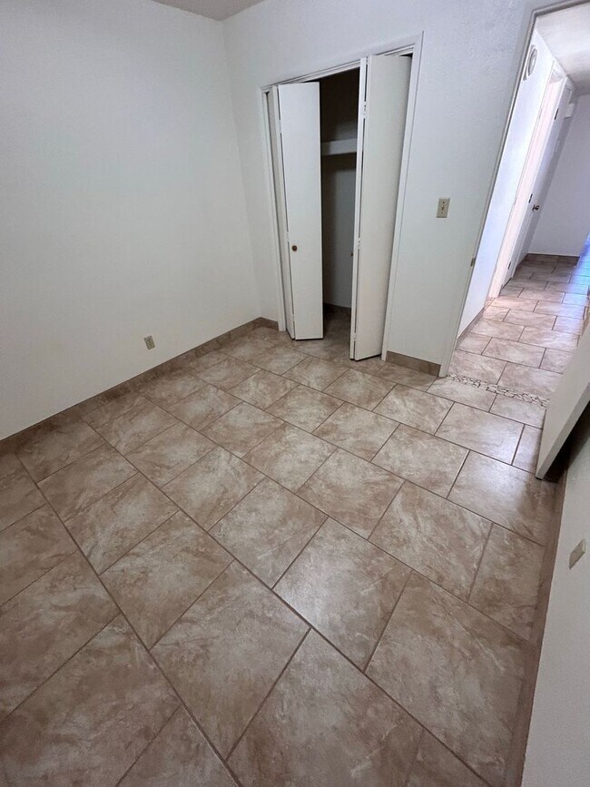 Building Photo - Cozy and convenient 2 bedroom home