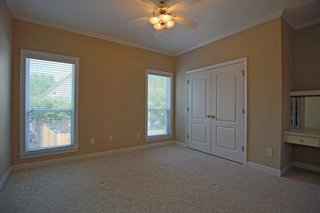 Building Photo - 212 North Cir