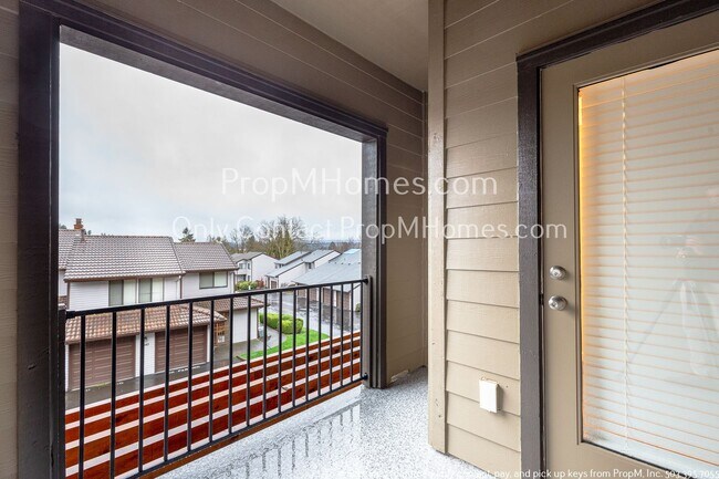 Building Photo - Bright and Relaxing 2-Bedroom in the Heart...