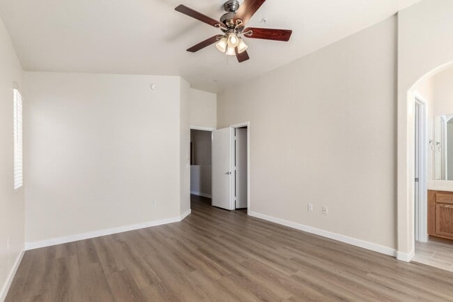 Building Photo - 2250 E Deer Valley Dr