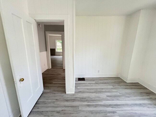 Building Photo - 949-951 Ferndale Ave