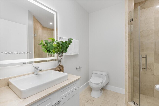 Building Photo - 808 Brickell Key Dr