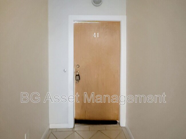 Building Photo - 1459 MacArthur Blvd