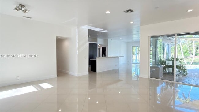 Building Photo - 3767 Oak Ridge Cir