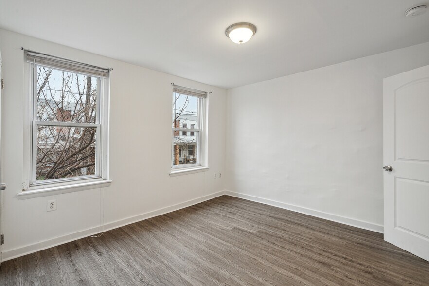 Building Photo - 3079 Tulip St