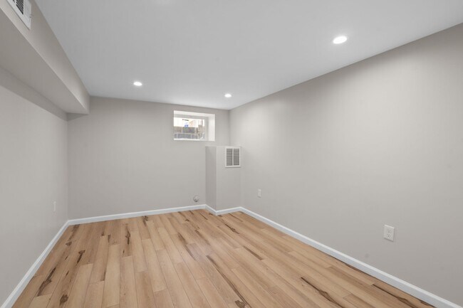 Building Photo - 2524 E Fayette St