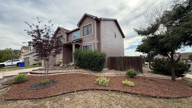 Building Photo - GOURMET KITCHEN-D20-6 BEDROOMS