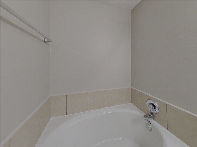 Building Photo - 16821 Greenhouse St