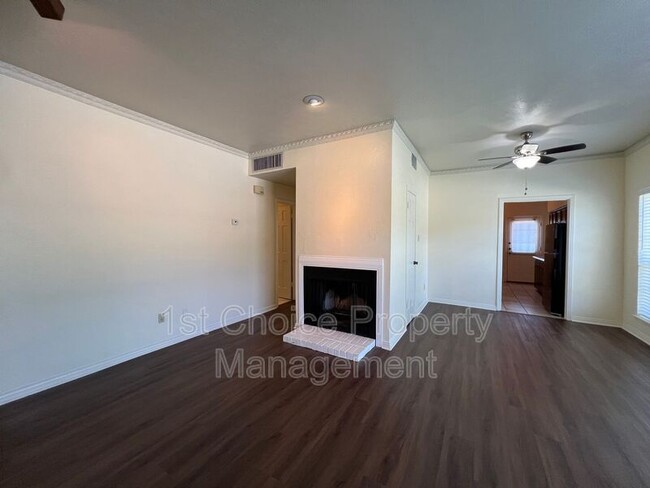 Building Photo - 4405 Bellaire Dr S