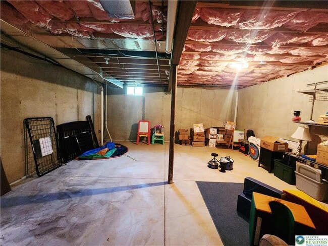 Building Photo - 278 Maple Ct