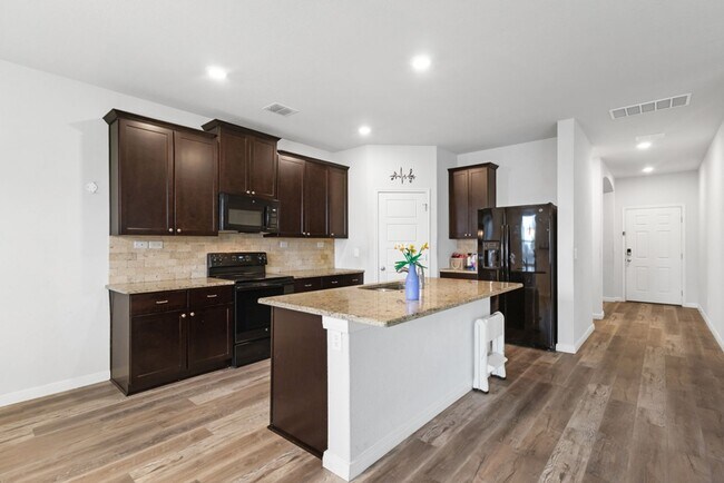 Building Photo - 4 Bedroom/2.5 Bath Paloma Subdivision